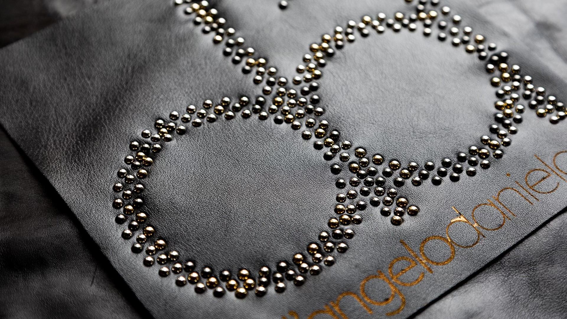 Rivettatura di qualsiasi tipo, su qualsiasi supporto